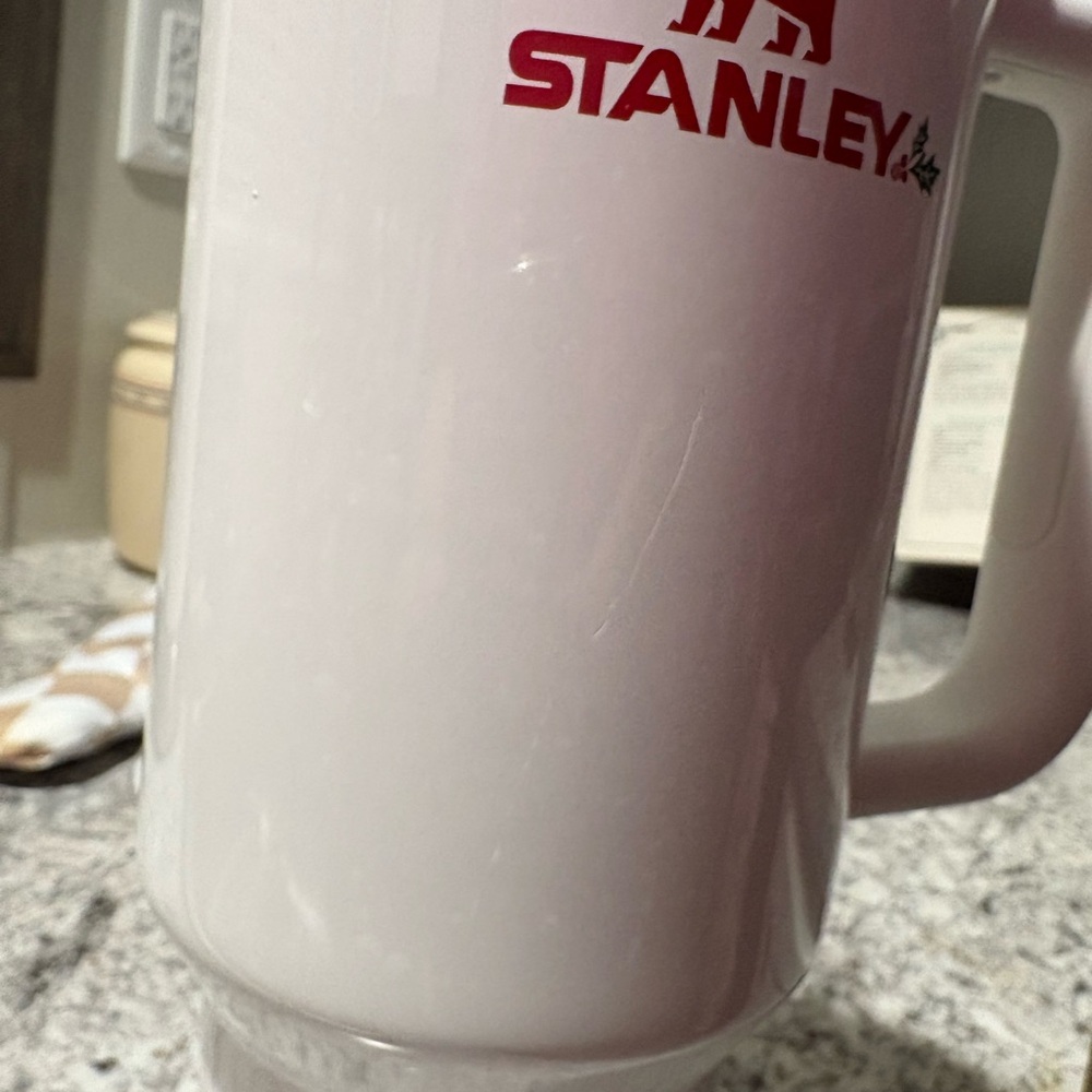 Stanley Limited Edition Christmas Cup - Picture 3 of 5